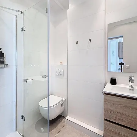 Vue 50 M Et Croisette Centre *