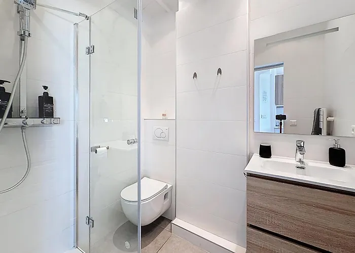 Vue 50 M Et Croisette Centre *